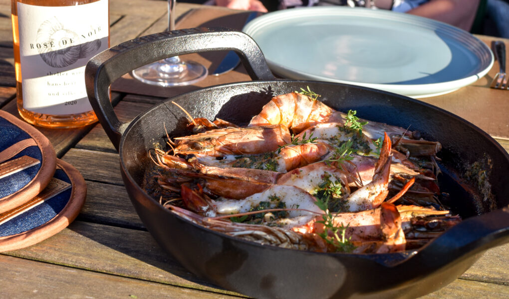 Gamba's met pittige boter op de barbecue