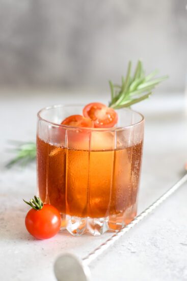 Ontdek de Looye Honingtomaten Old Fashioned: een unieke cocktailervaring