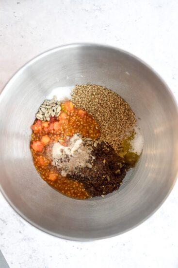 Feesthapjes: cracker met garnaaltjes en mini tomaat garnaal