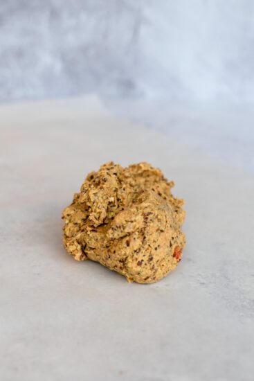 Feesthapjes: cracker met garnaaltjes en mini tomaat garnaal