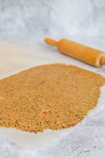 Feesthapjes: cracker met garnaaltjes en mini tomaat garnaal