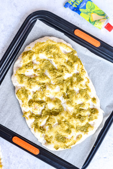 Pinsa met geroosterde pompoen, mozzarella en pompoenpitten