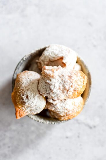 Dessert: bananenbeignets met warme chocolade