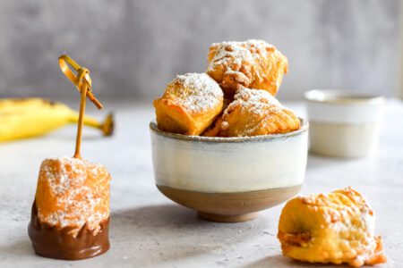 Dessert: bananenbeignets met warme chocolade