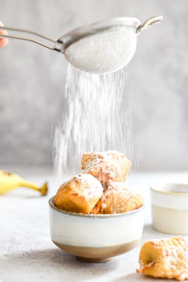 Dessert: bananenbeignets met warme chocolade