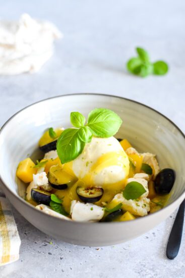 Smashed meringue met mango, lemon curd & vanille-ijs