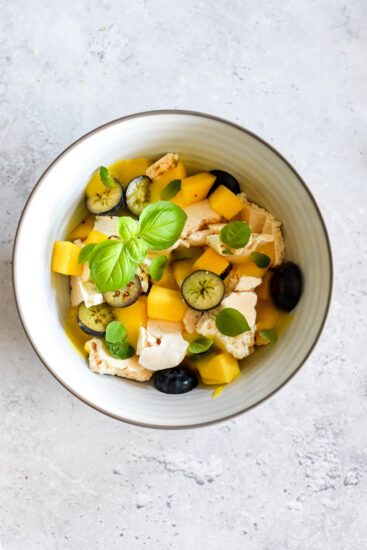 Smashed meringue met mango, lemon curd & vanille-ijs