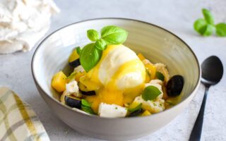 Smashed meringue met mango, lemon curd & vanille-ijs