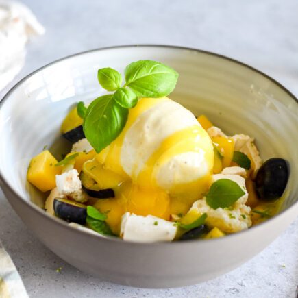 Smashed meringue met mango, lemon curd & vanille-ijs