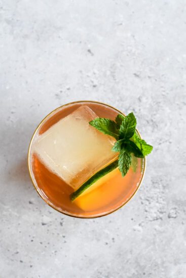 Zelf perzik ice tea maken: super snel en heerlijk verfrissend