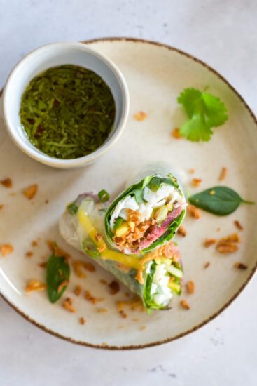 Lenterolletje met diamanthaas, mango en Thaise basiliucm