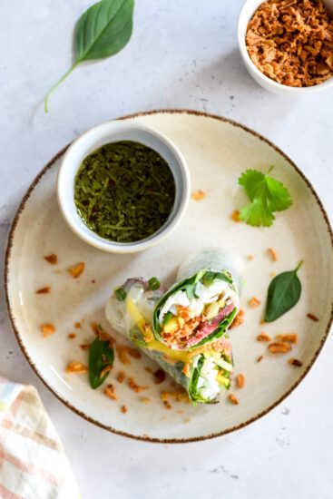Lenterolletje met diamanthaas, mango en Thaise basiliucm