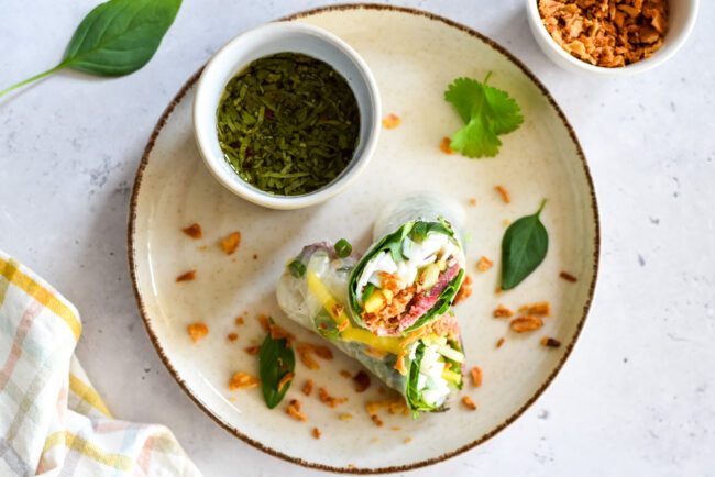 Lenterolletje met diamanthaas, mango en Thaise basiliucm