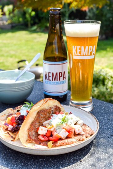 Smash taco burger recept met Griekse salade en tzatziki