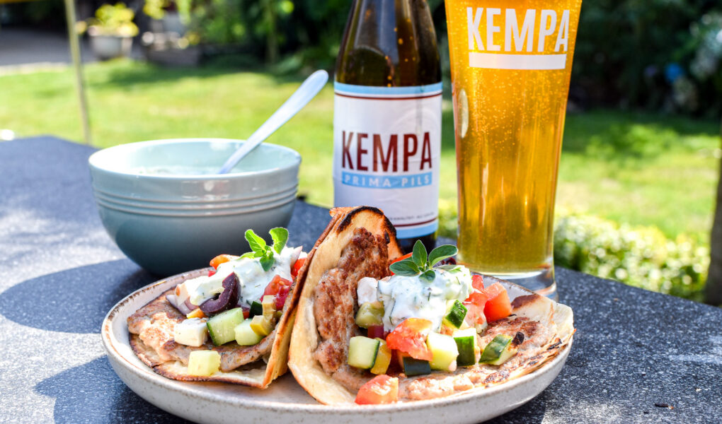 Smash taco burger recept met Griekse salade en tzatziki