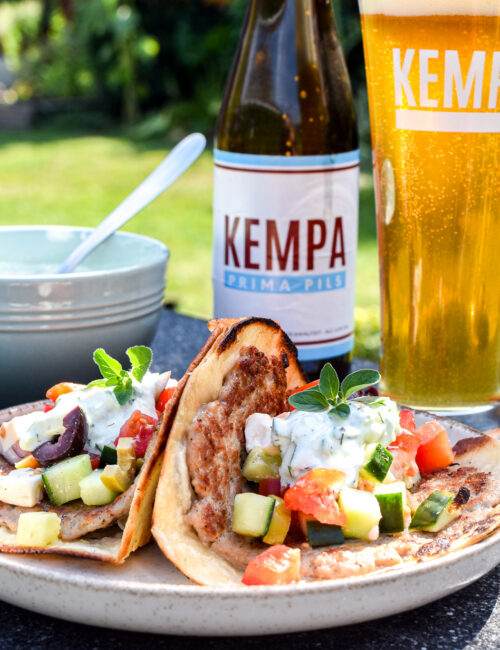 Smash taco burger recept met Griekse salade en tzatziki