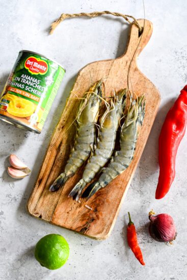 Gamba’s met salsa van gegrilde ananas en paprika