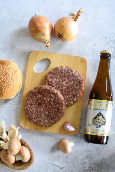 SchuppenBoer Grand Cru Burger met gekaramelliseerde uien en champignons